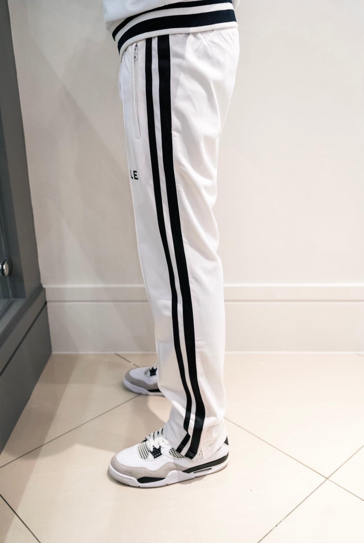 PREMIUM WHITE BOTTOM