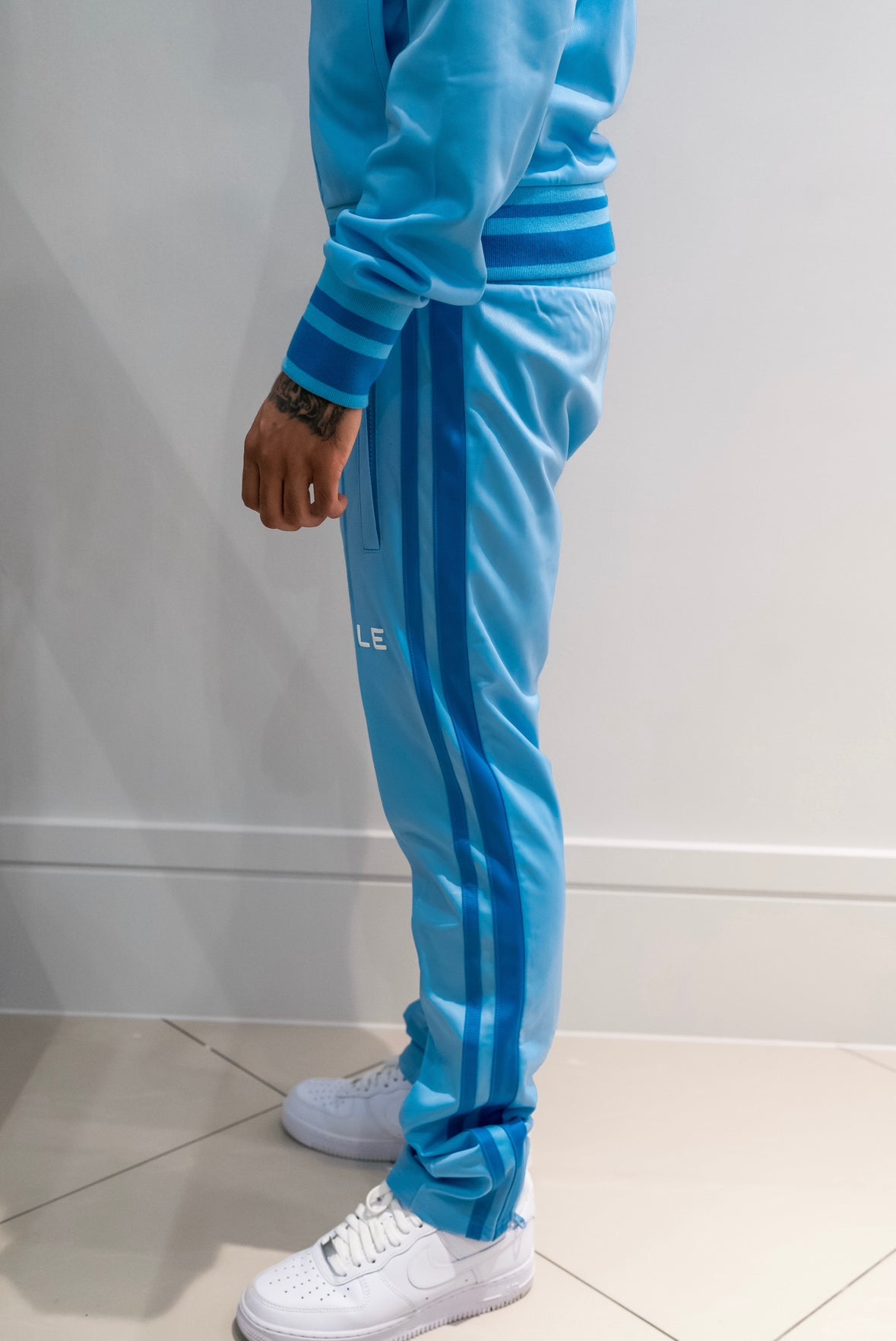 PREMIUM BABY BLUE BOTTOM